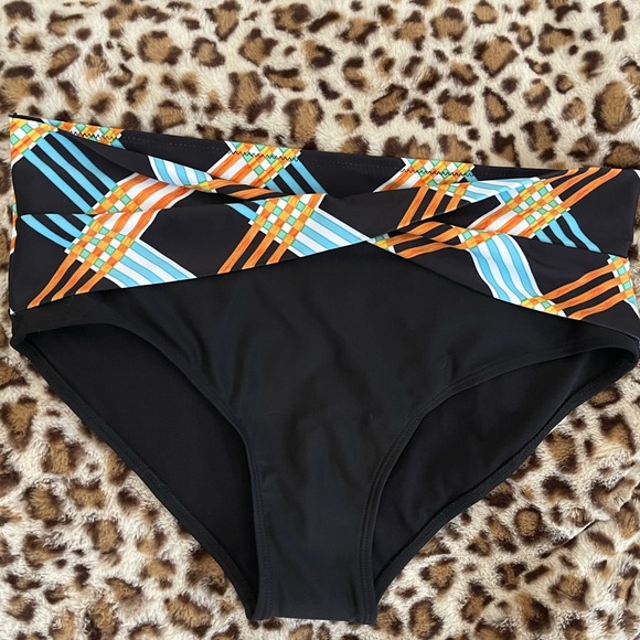 Bikini Set - Picture 2 of 6